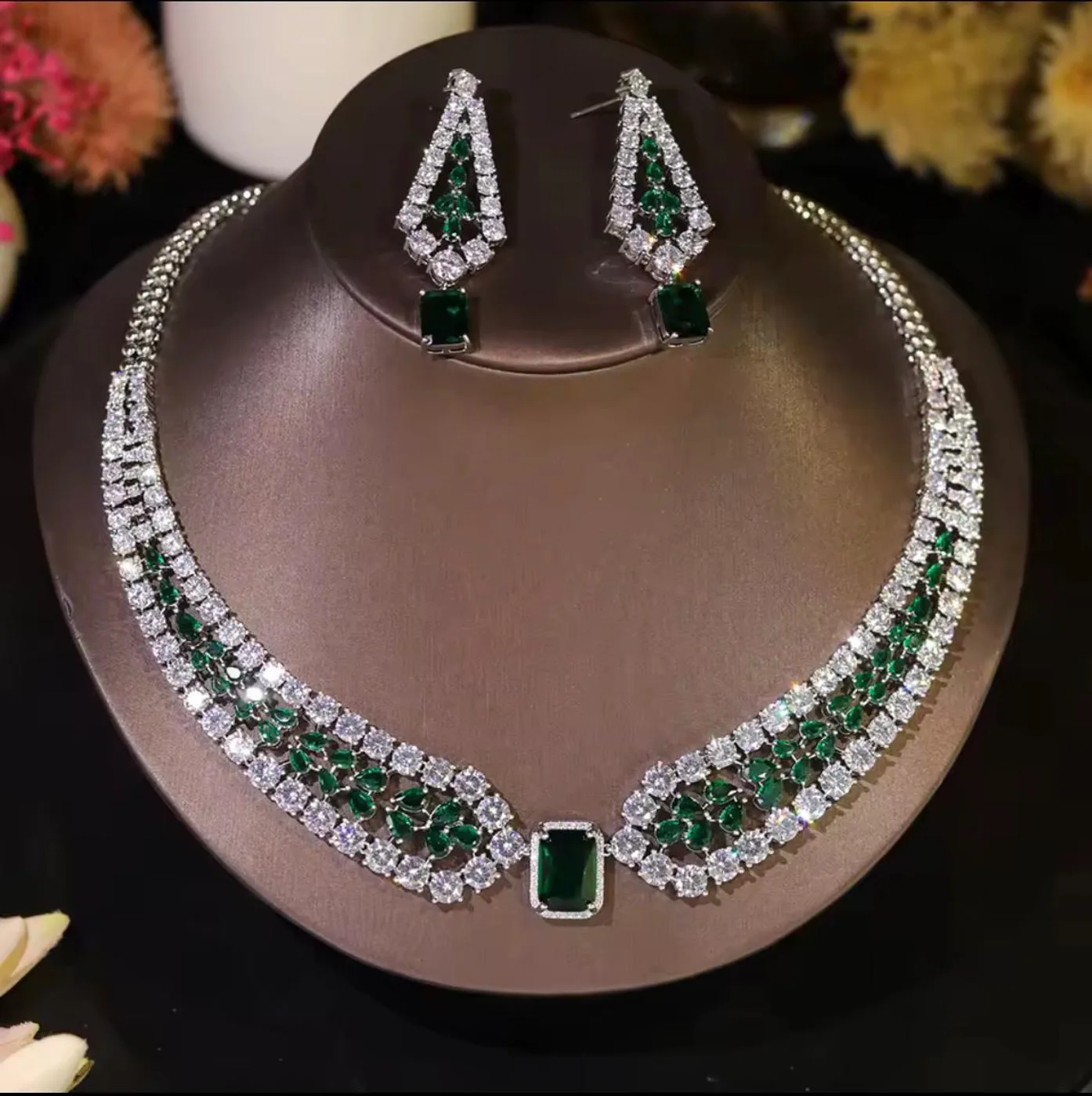Oliva Solitaire — عقد وأقراط