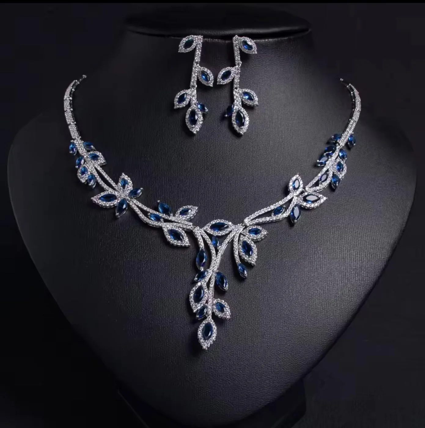 Sera Choker — طقم تشوكر