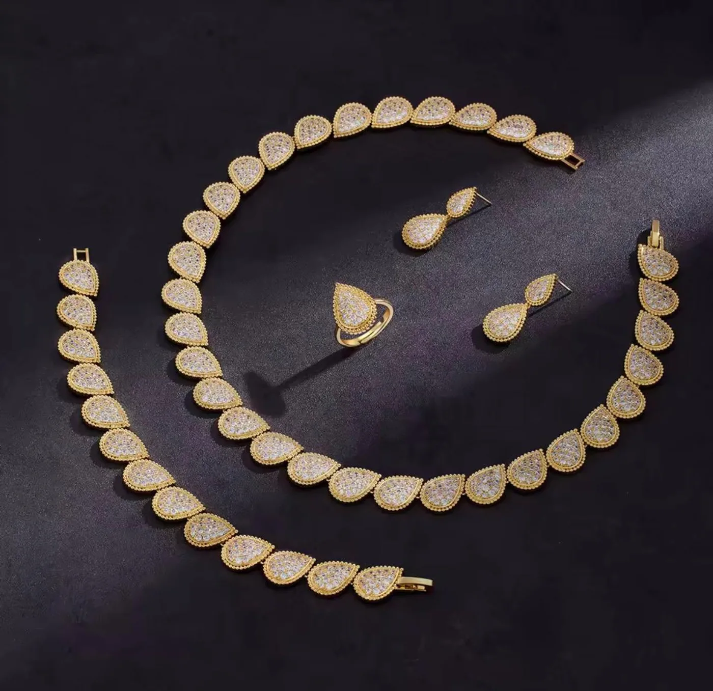 Terra Parure — طقم ذهبي